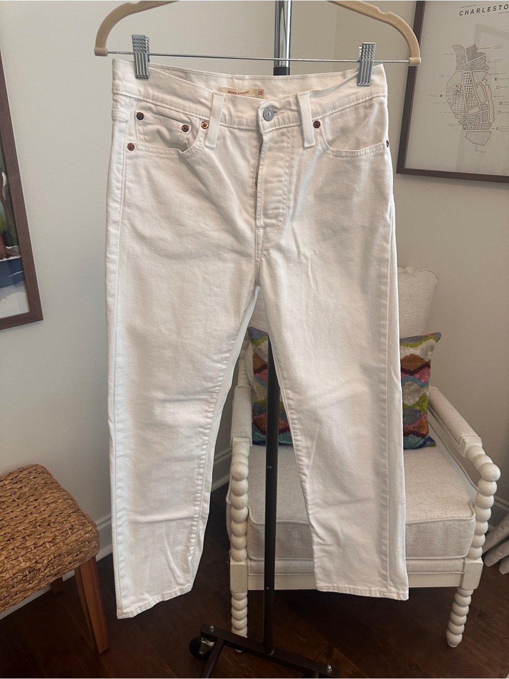 Levi’s Women's White Straight-Leg Jeans — Clean Mid-Rise Denim